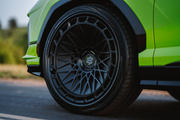 green-lamborghini-urus