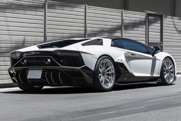 white-lamborghini-aventador-ultimae