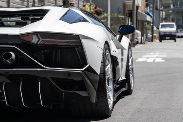 white-lamborghini-aventador-ultimae