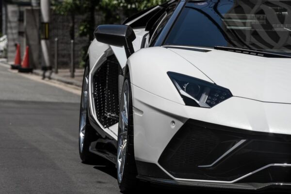 white-lamborghini-aventador-ultimae