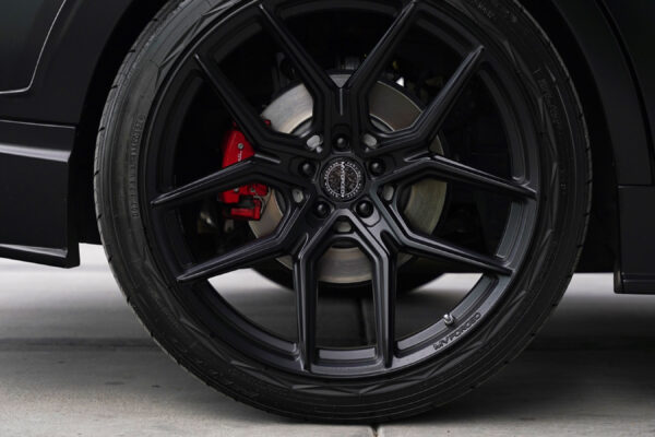 aston-martin-levante-14