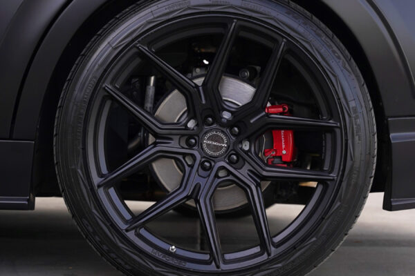 aston-martin-levante-16
