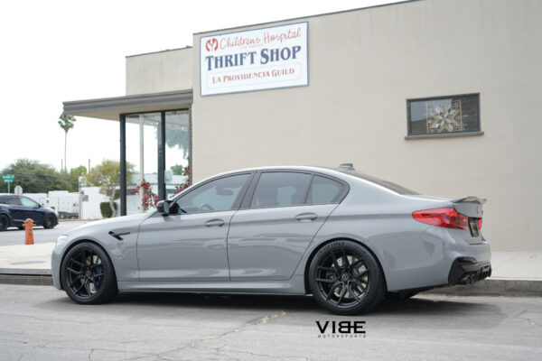 bmw-f90-m5-on-20-mv-forged-mvf5-wheels_54812746112_o