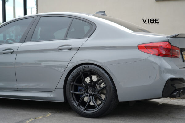 bmw-f90-m5-on-20-mv-forged-mvf5-wheels_54813847943_o