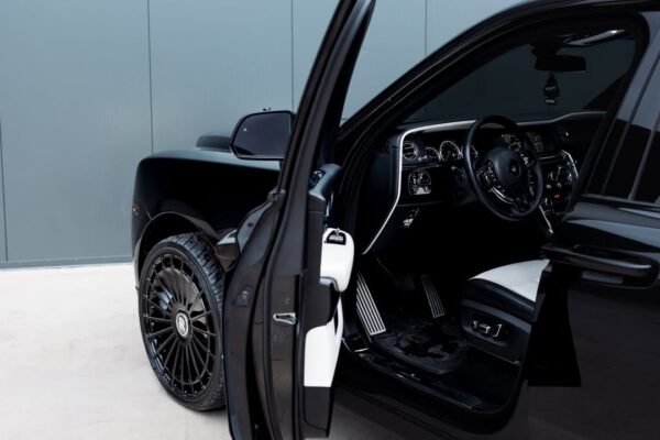 rolls-royce-cullinan-vl77-006