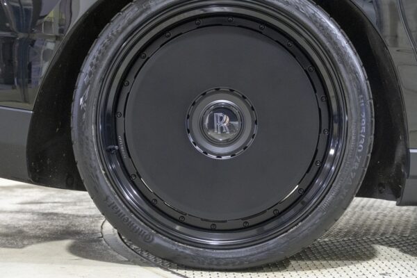 rolls-royce-cullinan-hs00002