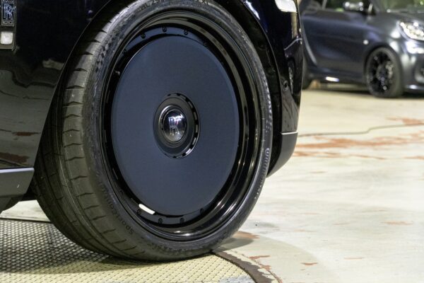 rolls-royce-cullinan-hs00003