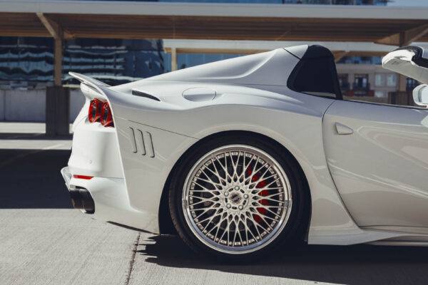 Ferrari-812-white-46