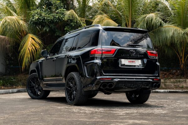 land-cruiser-lm-501-003